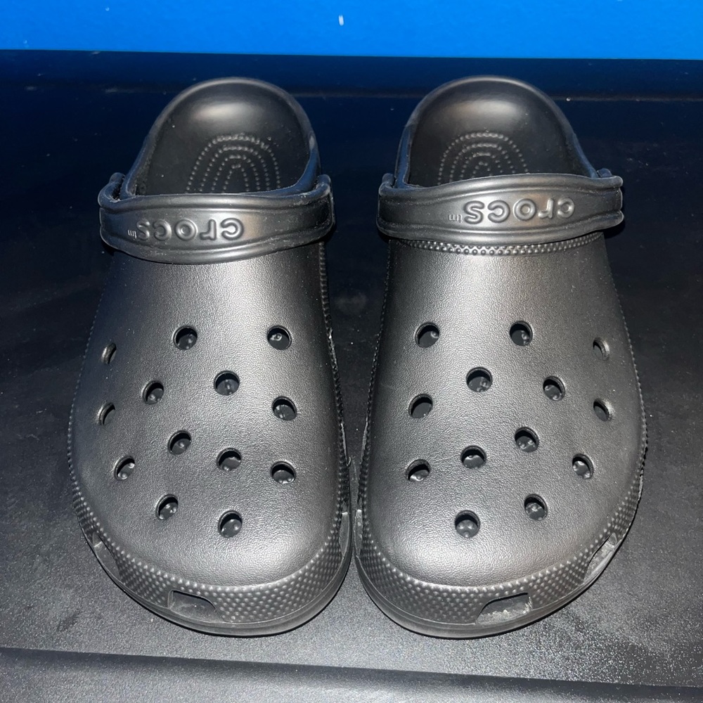 Black crocs size 11
